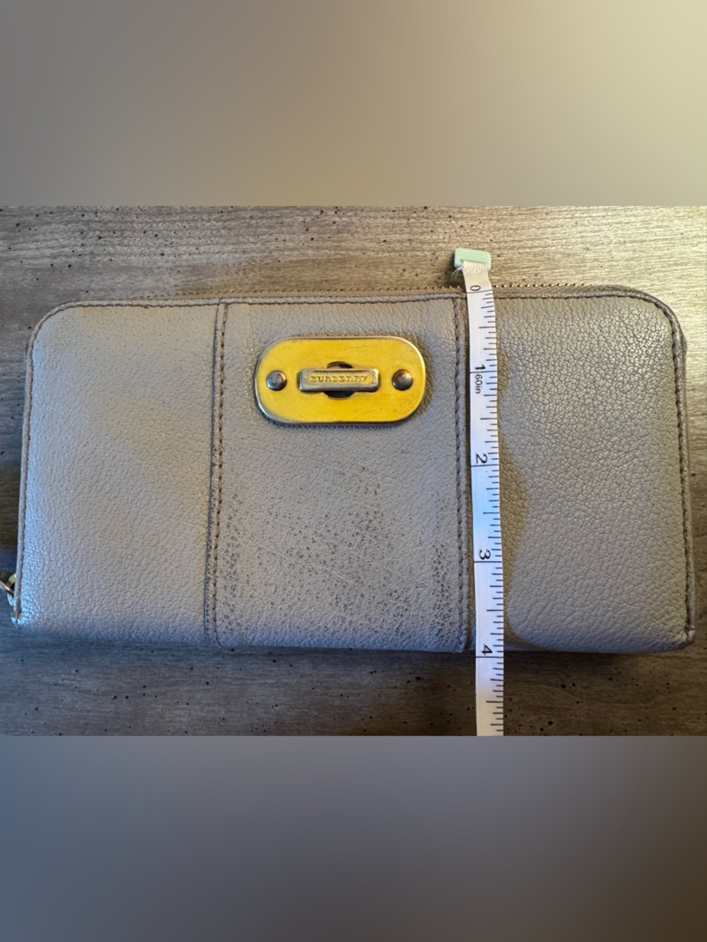 Burberry Cream Continental Leather Zip Wallet with Gold Plaque. - Picture 16 of 16